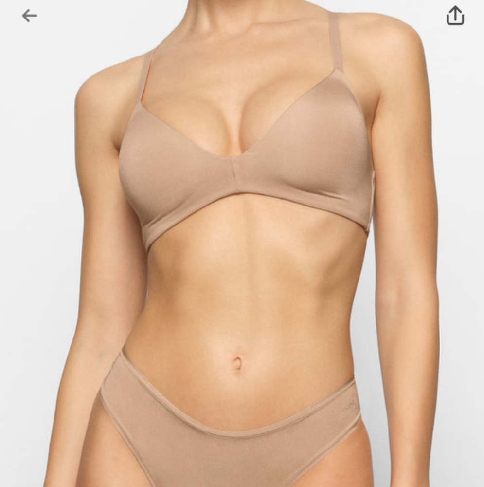 SKIMS Soft Beige Seamless Bra